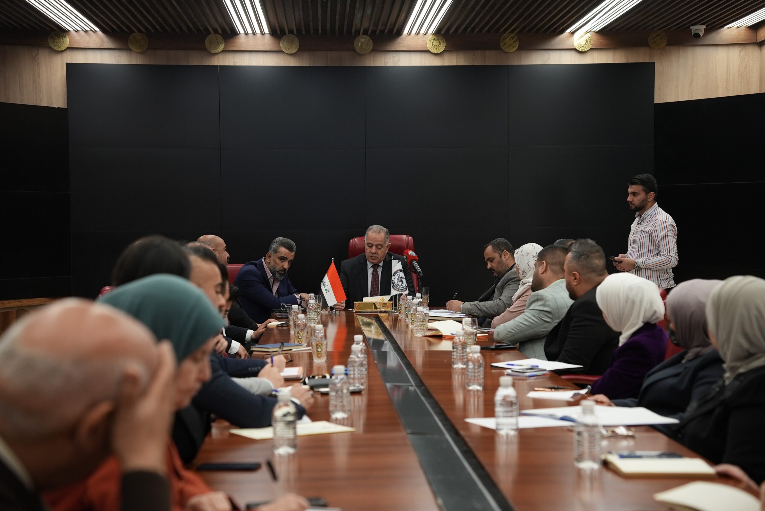 اجتماع السيد رئيس الجامعة مع مقرري الاقسام عقدت جامعة التراث اجتماعا تراسه السيد رئيس الجامعة الدكترو جعفر جواد كاظم من اجل الارتقاء بالواقع التعليمي للجامعة. وقد ضم الاجتماع كلا من السادة و السيدات رؤساء الاقسام في جامعة التراث. و قد خرج المجتمعون بجملة من المخرجات و القرارات الهامة لتطوير البنية الجامعية التعليمية و الجوانب الاكاديمية لكبايات الجامعة.