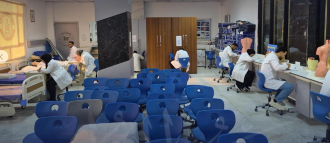 Al-Turath University solidifies its leadership in medical education through advanced (OSCE) examinations at the College of Nursing 2 جامعة التراث ترسخ ريادتها في التعليم الطبي عبر امتحانات (OSCE) متقدمة بكلية التمريض
