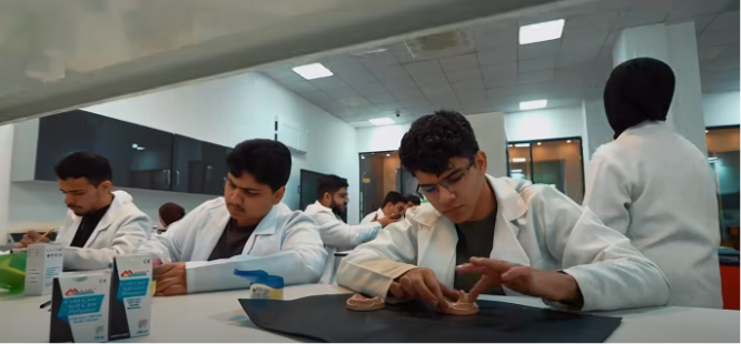 جامعة التراث تستهل عامها العلمي الجديد بتكامل التعليم النظري والتطبيق العملي لطلبة طب الأسنان - جامعة التراث - Al-Turath University