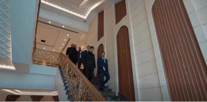 رئيس مجلس الأمناء الأستاذ علي العكيلي يستقبل مدير عمليات مجموعة فنادق أكور العالمية, جامعة التراث تدهش ضيفها الدولي وتثبت أن التميّز لغة عالمية 4 رئيس مجلس الأمناء الأستاذ علي العكيلي يستقبل مدير عمليات مجموعة فنادق أكور العالمية, جامعة التراث تدهش ضيفها الدولي وتثبت أن التميّز لغة عالمية - جامعة التراث - Al-Turath University
