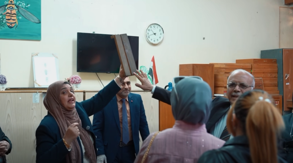 من قاعات الدراسة إلى مختبرات المعرفة وطلبة الأدلة الجنائية في جامعة التراث يستكشفون منهجية البحث العلمي في متحف التاريخ الطبيعي بجامعة بغداد 8 من قاعات الدراسة إلى مختبرات المعرفة وطلبة الأدلة الجنائية في جامعة التراث يستكشفون منهجية البحث العلمي في متحف التاريخ الطبيعي بجامعة بغداد
