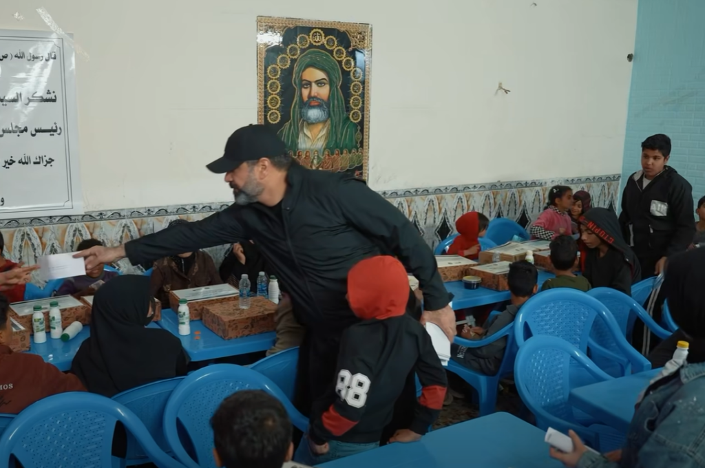 حين يتحول العطاء إلى رسالة إنسانية, السيد علي العكيلي يشارك الأيتام مائدة الإفطار ويجسد قيم التضامن في شهر رمضان 11 حين يتحول العطاء إلى رسالة إنسانية, السيد علي العكيلي يشارك الأيتام مائدة الإفطار ويجسد قيم التضامن في شهر رمضان