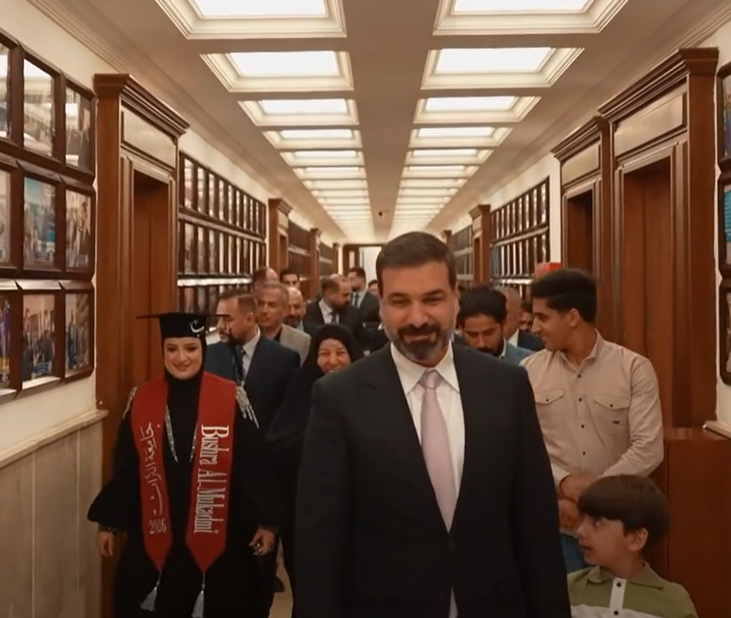 الاستاذ علي العكيلي يجسد المساواة والاحتواء في جامعة التراث ويحوّل موقفاً إنسانياً إلى رسالة تمكين لطالبة في حفل تخرجها