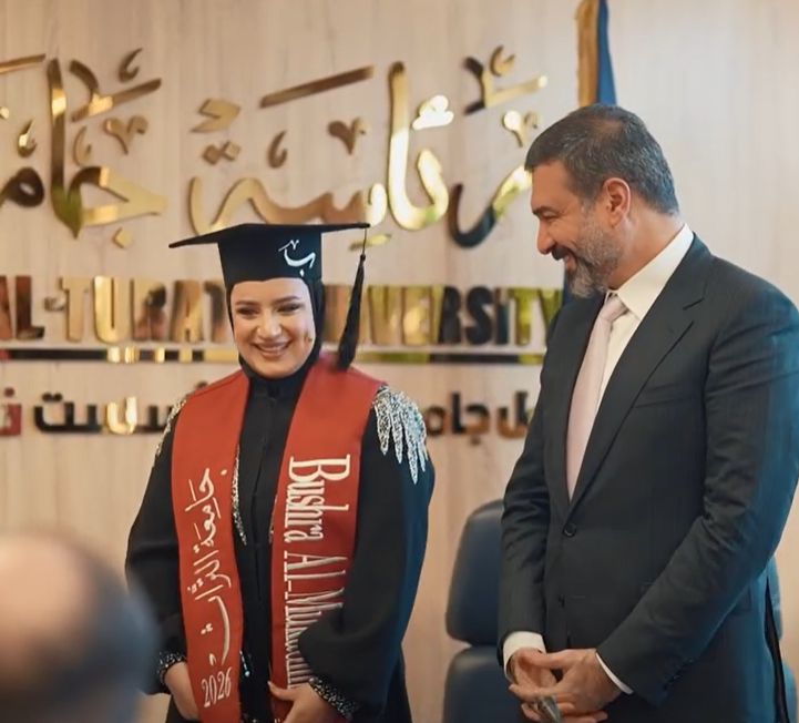 الاستاذ علي العكيلي يجسد المساواة والاحتواء في جامعة التراث ويحوّل موقفاً إنسانياً إلى رسالة تمكين لطالبة في حفل تخرجها