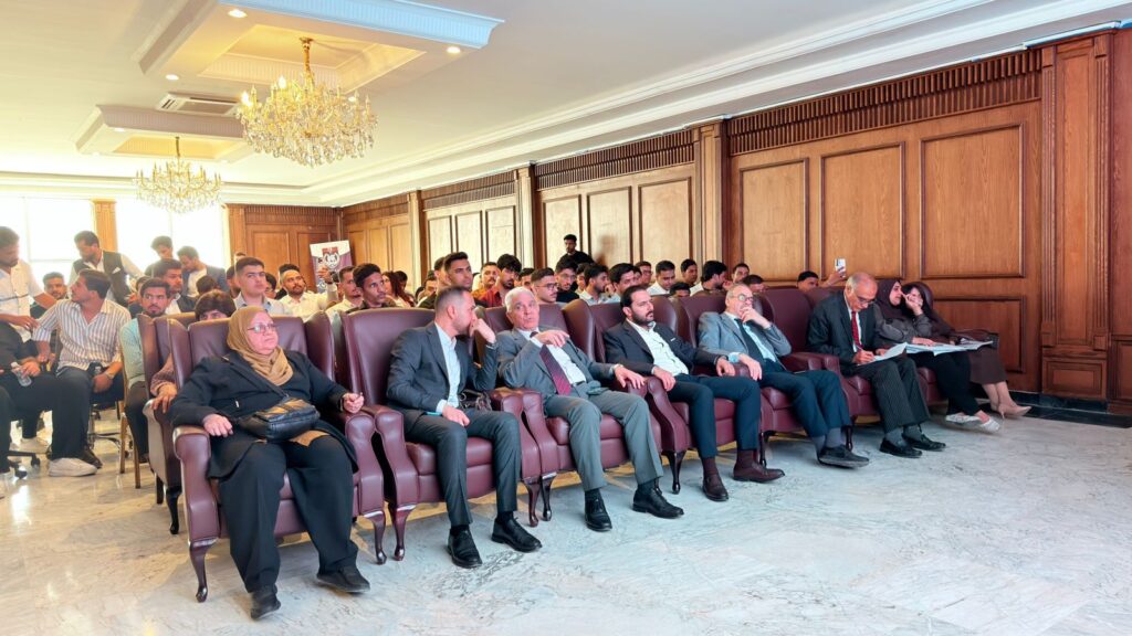 جامعة التراث تقود التحول نحو الاقتصاد الأخضر عبر محاضرة استراتيجية تربط التسويق بالطاقة المتجددة وصناعة الميزة التنافسية 2 جامعة التراث تقود التحول نحو الاقتصاد الأخضر عبر محاضرة استراتيجية تربط التسويق بالطاقة المتجددة وصناعة الميزة التنافسية