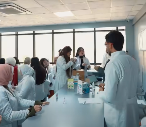 مختبر الأنسجة في جامعة التراث كبيئة تعليمية متقدمة لصناعة الكفاءات الطبية المستقبلية 3 مختبر الأنسجة في جامعة التراث كبيئة تعليمية متقدمة لصناعة الكفاءات الطبية المستقبلية