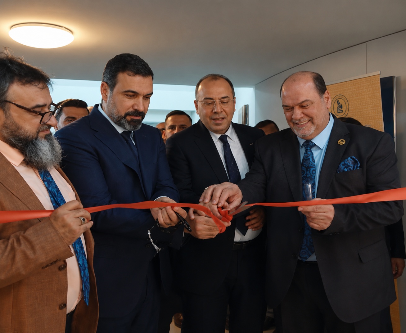 الأستاذ علي العكيلي يكتب فصلاً جديداً في دعم الثقافة العراقية باقتناء كامل أعمال المعرض السنوي للفنانين التشكيليين 1 المعرض السنوي للفنانين التشكيليين العراقيين