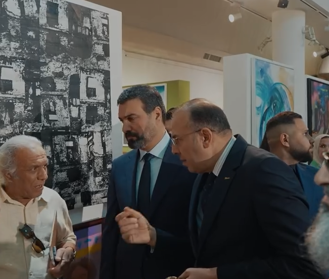 الأستاذ علي العكيلي يكتب فصلاً جديداً في دعم الثقافة العراقية باقتناء كامل أعمال المعرض السنوي للفنانين التشكيليين 12 المعرض السنوي للفنانين التشكيليين العراقيين