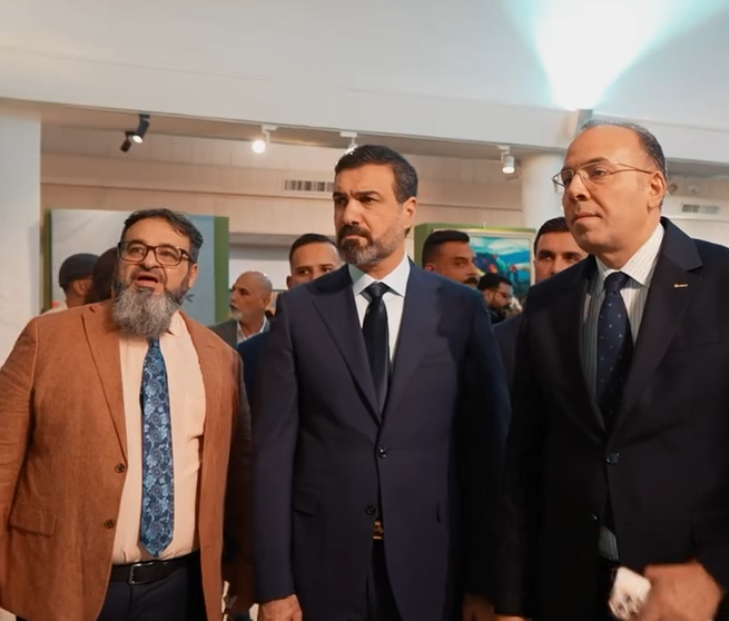الأستاذ علي العكيلي يكتب فصلاً جديداً في دعم الثقافة العراقية باقتناء كامل أعمال المعرض السنوي للفنانين التشكيليين 6 المعرض السنوي للفنانين التشكيليين العراقيين
